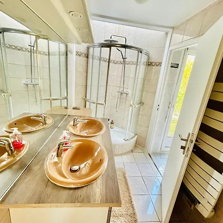 Beausoleil Xl-geneva, Lake, Mountains-full Stay-spa Optional Extra Fee Lejlighed